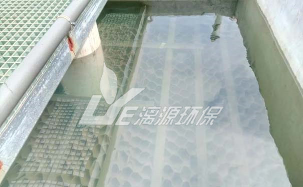 隨著工業(yè)污水排放的增加，工業(yè)水處理行業(yè)逐漸發(fā)展，工業(yè)污水處理設(shè)備在一定程度上緩解了工業(yè)污水給環(huán)境帶來(lái)的壓力。漓源環(huán)保小編和大家聊一聊工業(yè)污水處理設(shè)備價(jià)格是多少？